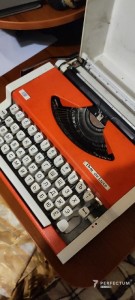 друкарська машинка tbm de Luxe з кириличними клавішами